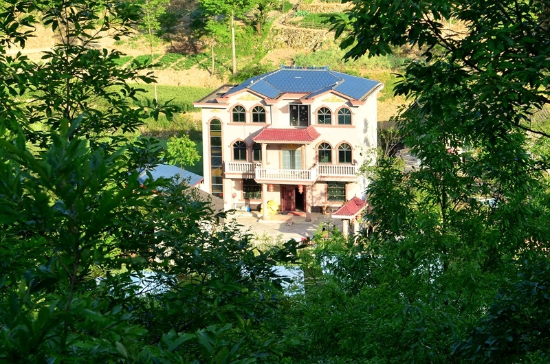 巨亭镇曾家河村漂亮的民居。