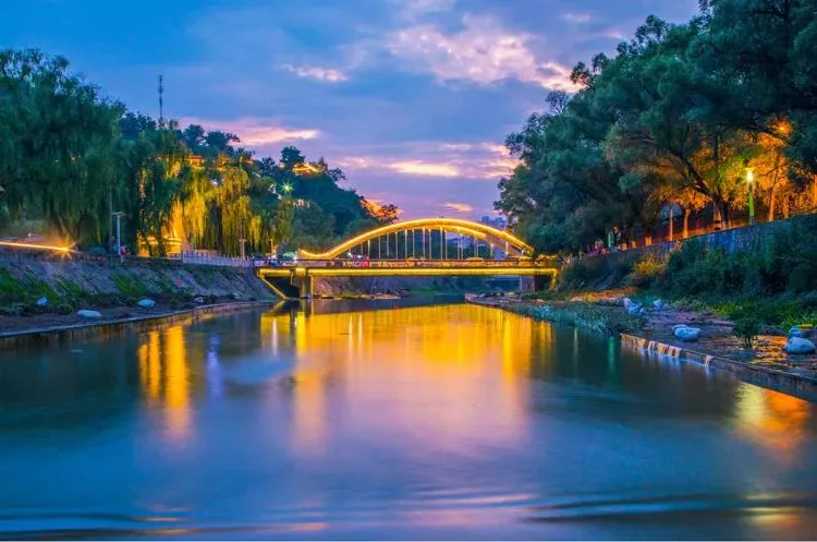 王益区漆水河跨河桥。